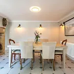 The Belle - A Lovingly Converted Grade II Listed Home From Home In Bakewell
