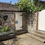 The Pudding Stop - Bakewell - Free Parking