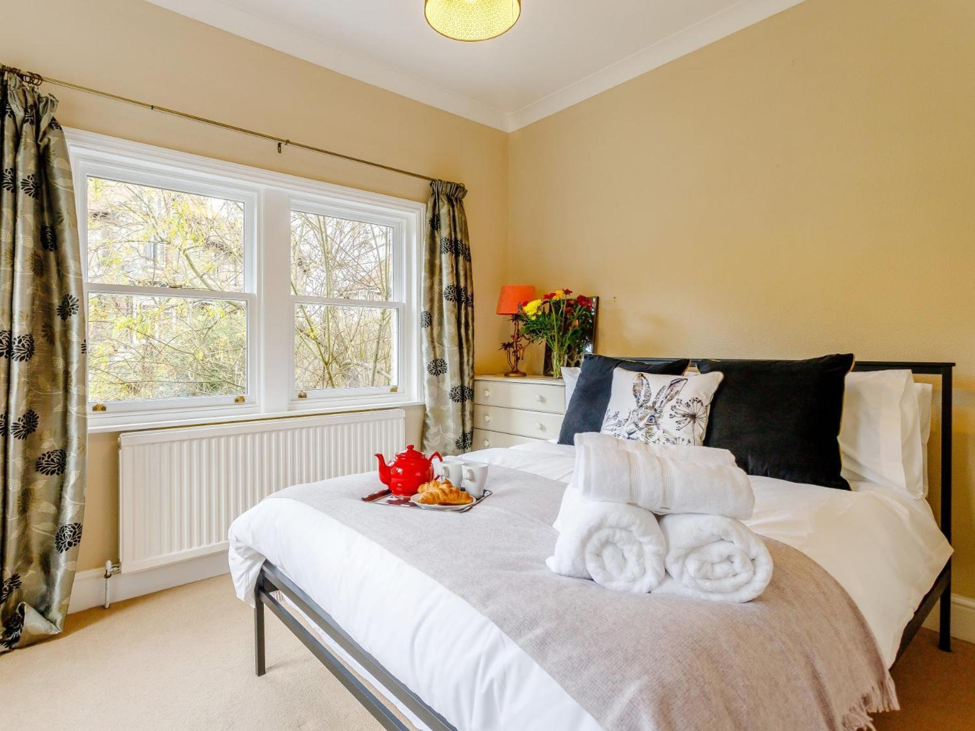 5 Bed In 76635