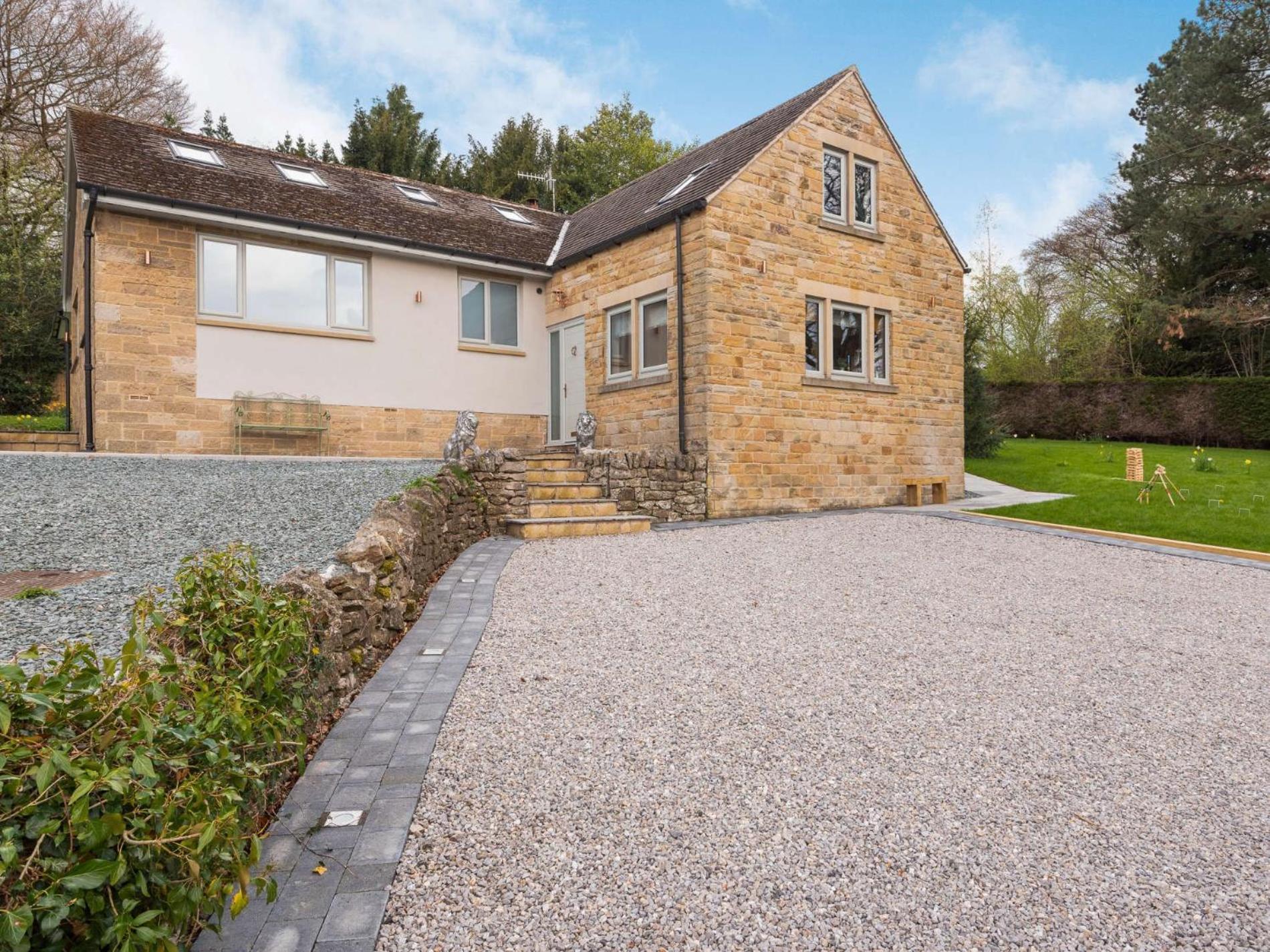 4 Bed In 87419 *