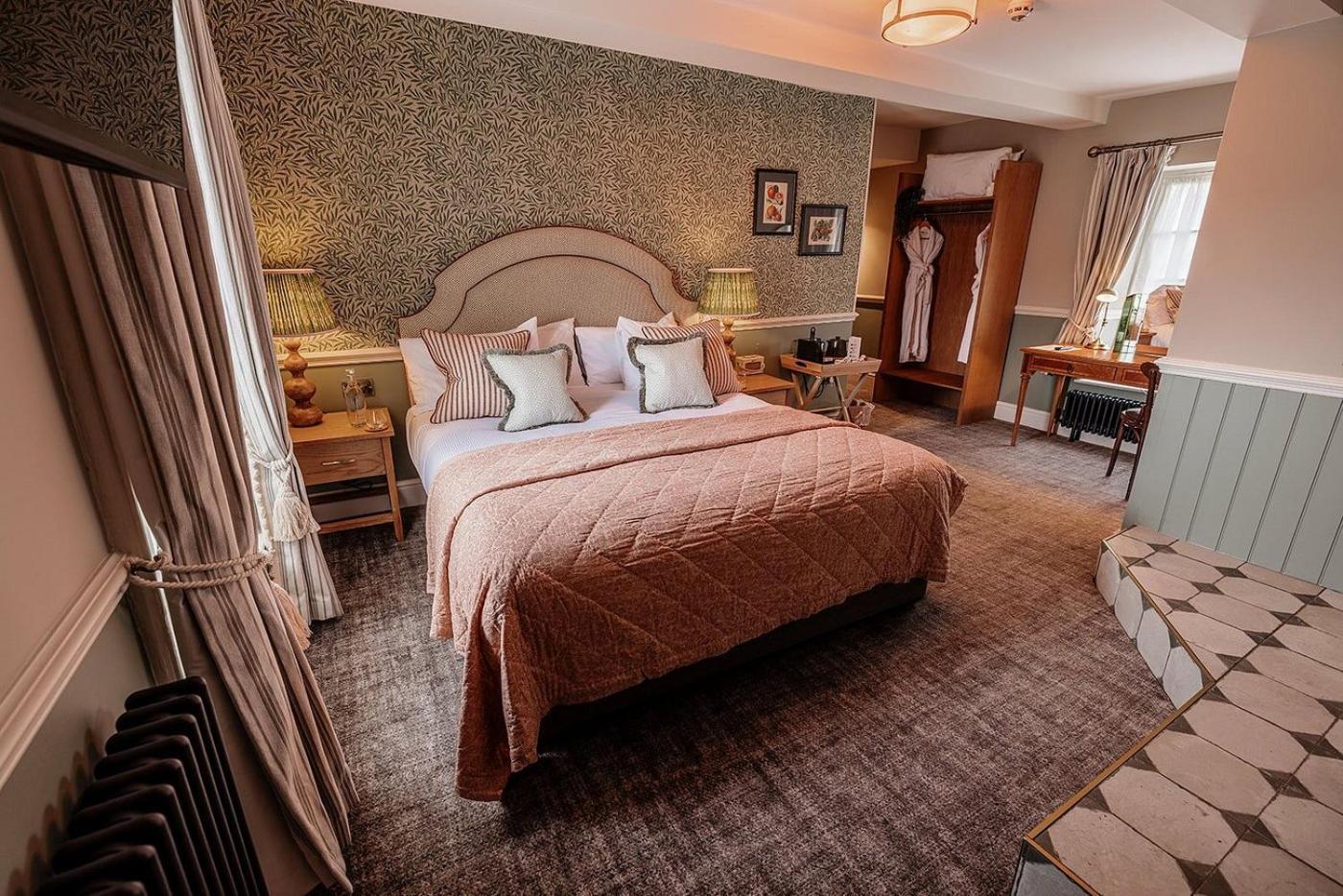 The Arms Hotel