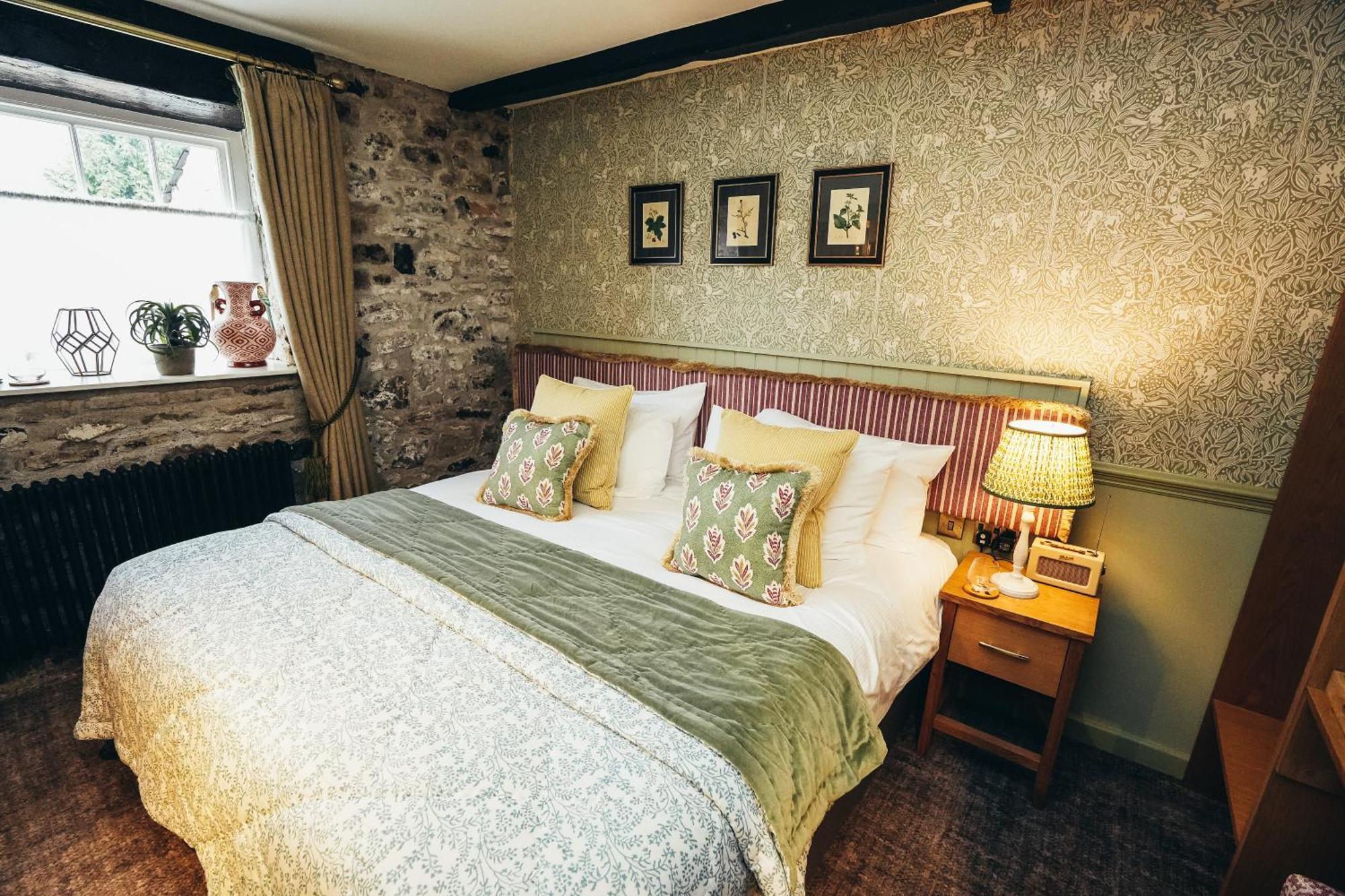 The Arms Hotel 4*