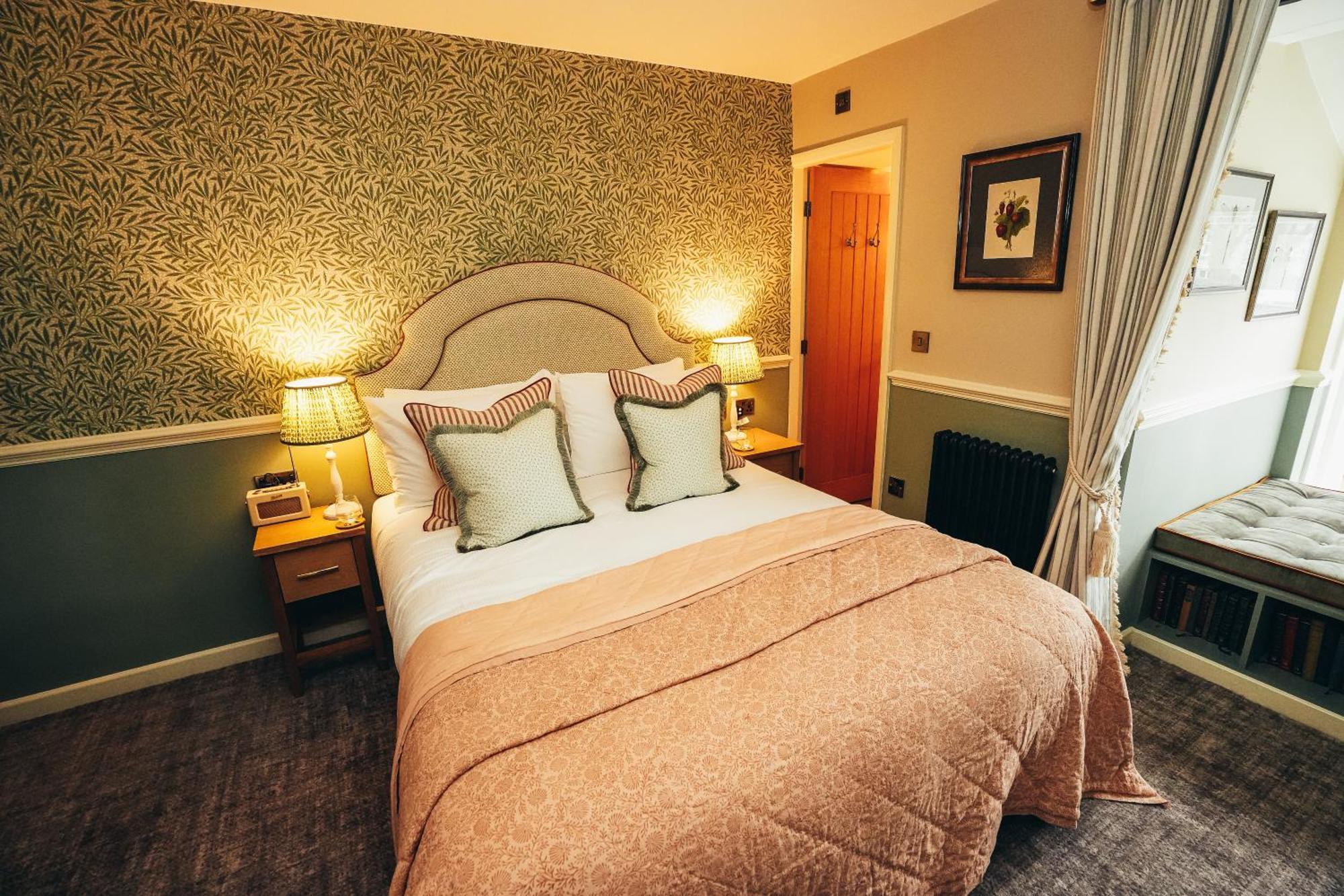 The Arms Hotel 4*