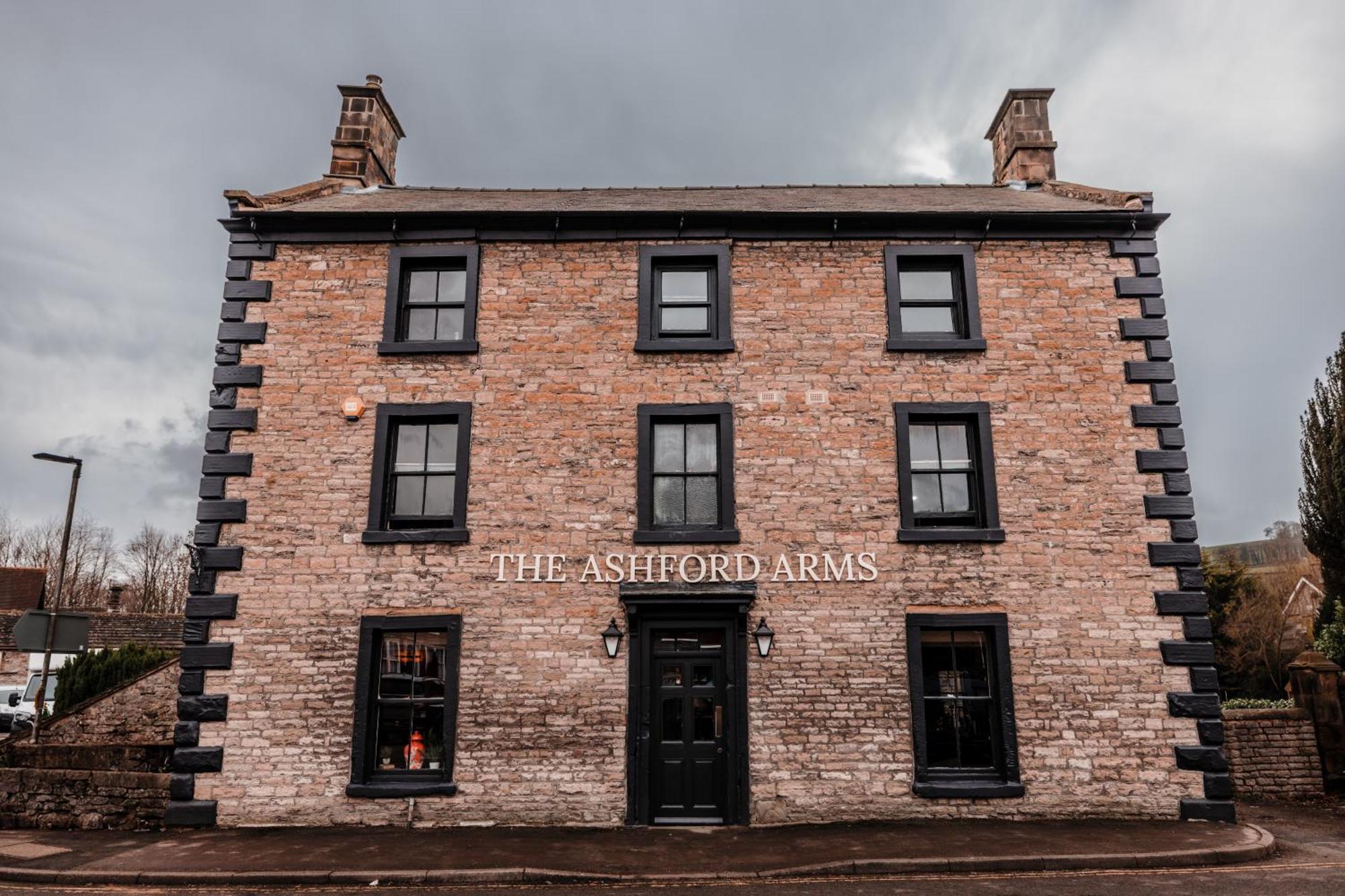 The Arms 4*