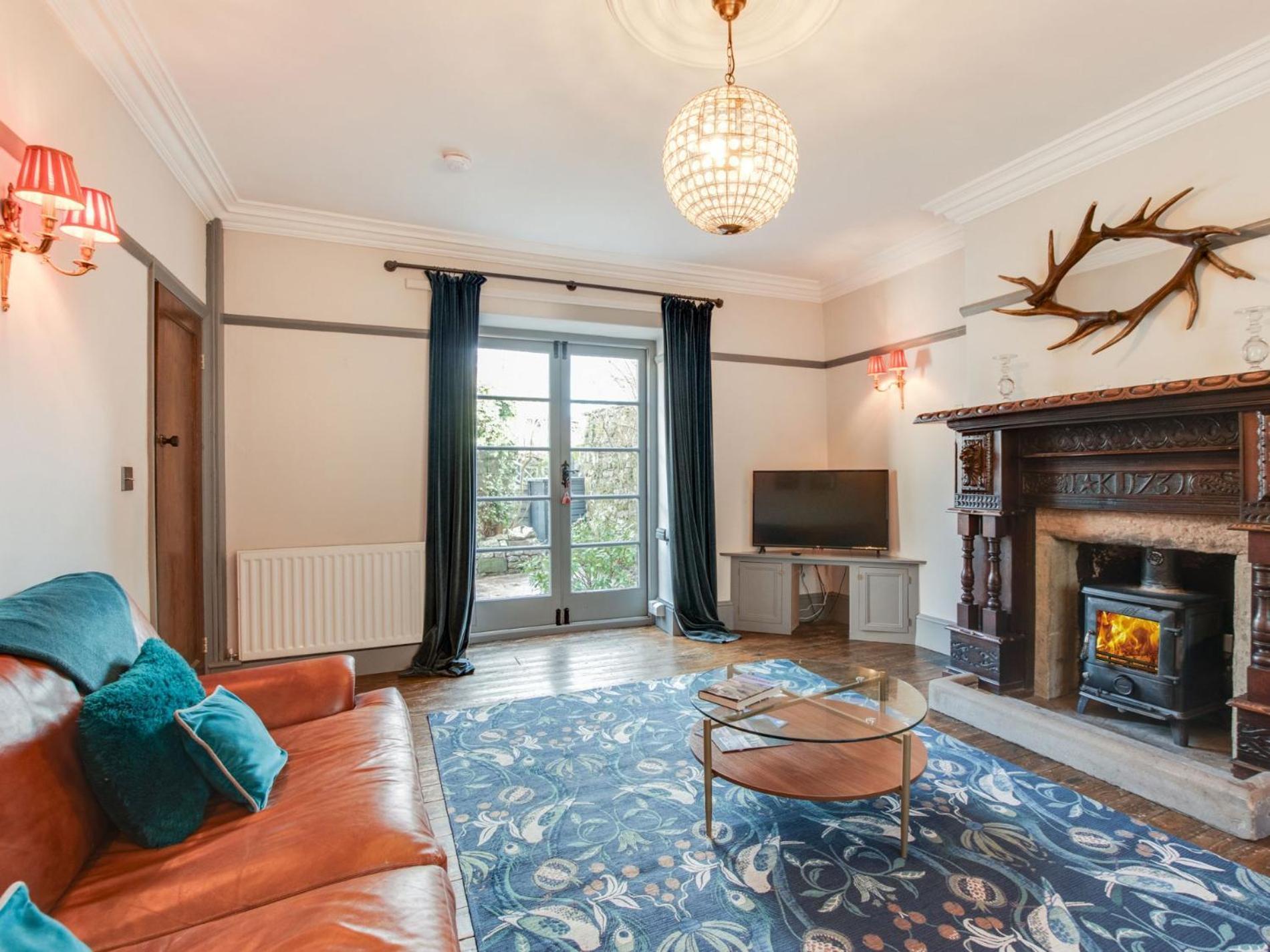 2 Bed In 91038 *