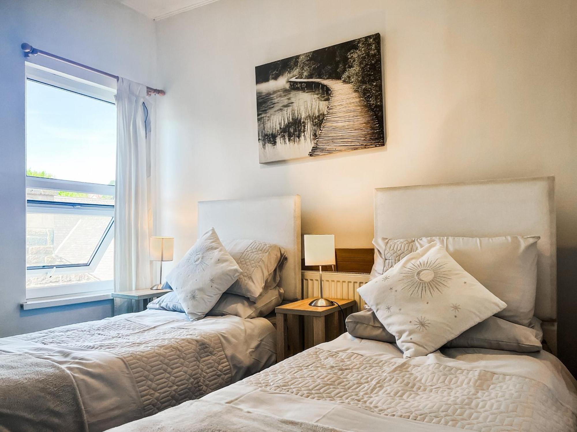 Sherwood House 3 *