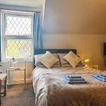 Sherwood House Apartment 3